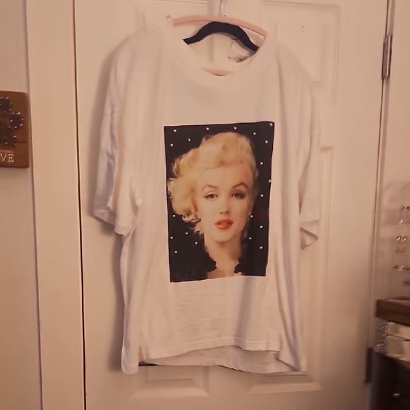 Forever 21 Tops - Forever 21 White Graphic Tee